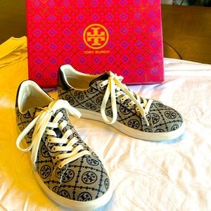 Tory Burch Sneaker